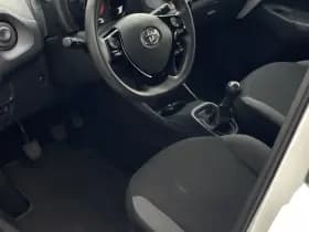 Toyota Aygo 1.0 VVT-i x-fun | 5drs | airco! thumbnail 2