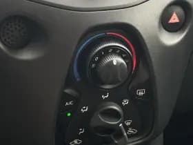 Toyota Aygo 1.0 VVT-i x-fun | 5drs | airco! thumbnail 15