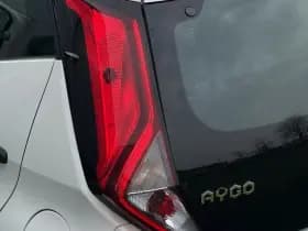 Toyota Aygo 1.0 VVT-i x-fun | 5drs | airco! thumbnail 25