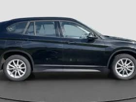 BMW X1 sDrive18i Executive | camera | climate | e. achterklep! thumbnail 4