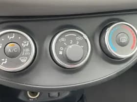 Toyota Yaris 1.0 VVT-i Aspiration Camera | Airco | Bluetooth thumbnail 17