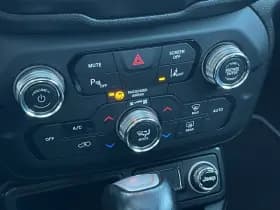 Jeep Renegade thumbnail 17