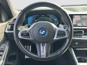 BMW 3 Serie Touring 320e High Executive M-Sport | Head-Up | 19'' | Laser LED | Half leder thumbnail 11