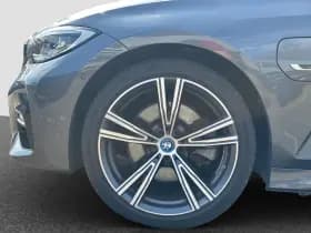 BMW 3 Serie Touring 320e High Executive M-Sport | Head-Up | 19'' | Laser LED | Half leder thumbnail 23