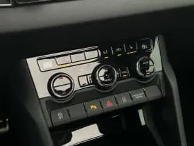 Škoda Karoq 1.5 TSI ACT Sportline Business | Pano | Adaptive | Trekhaak | Canton | Dodehoek det. | thumbnail 16