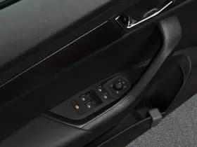 Škoda Karoq 1.5 TSI ACT Sportline Business | Pano | Adaptive | Trekhaak | Canton | Dodehoek det. | thumbnail 21