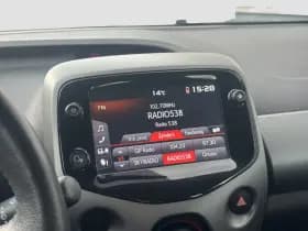 Toyota Aygo 1.0 VVT-i X-Play | Camera | Apple Carplay thumbnail 13