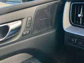 Volvo XC60 2.0 Recharge T8 AWD R-Design | Pano | Trekhaak | H&K | Adaptive | thumbnail 4