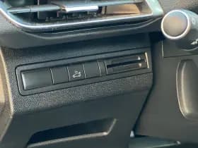 Peugeot 3008 1.6 PureTech GT Line | Pano | Camera | Keyless | NL Auto thumbnail 11