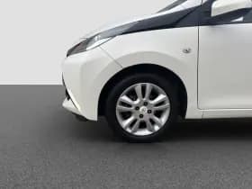Toyota Aygo 1.0 VVT-i X-Joy | LMV | Climate | NL auto thumbnail 11