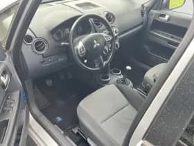 Mitsubishi Colt thumbnail 5