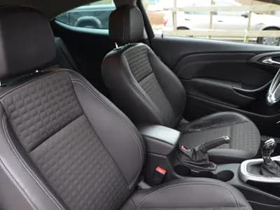 Opel Astra GTC thumbnail 2