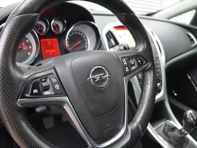 Opel Astra GTC thumbnail 13