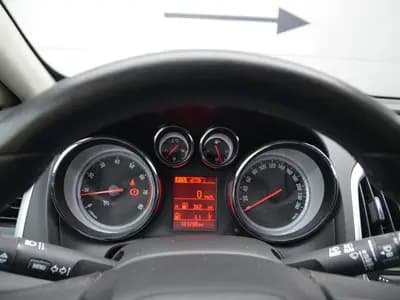 Opel Astra GTC thumbnail 14