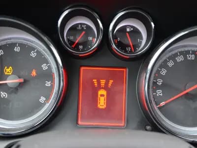 Opel Astra GTC thumbnail 15