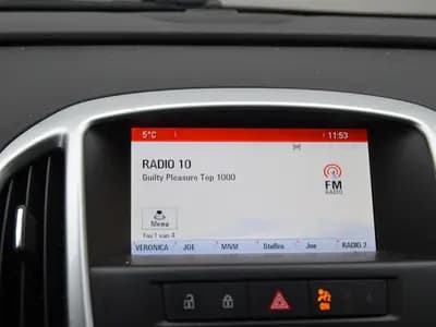 Opel Astra GTC thumbnail 17