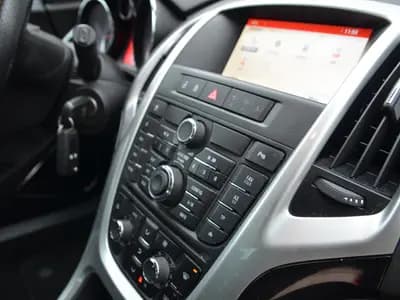 Opel Astra GTC thumbnail 22