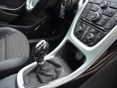 Opel Astra GTC thumbnail 23