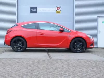 Opel Astra GTC thumbnail 6