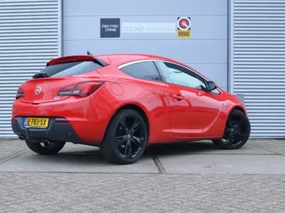 Opel Astra GTC thumbnail 7