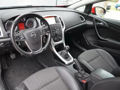 Opel Astra GTC thumbnail 9