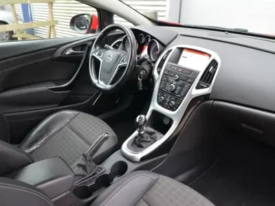 Opel Astra GTC thumbnail 10