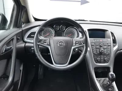 Opel Astra GTC thumbnail 13