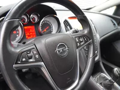 Opel Astra GTC thumbnail 14