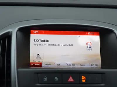 Opel Astra GTC thumbnail 17