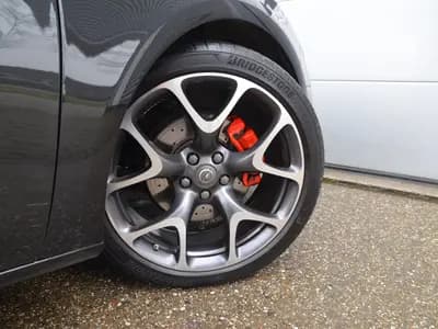 Opel Astra GTC thumbnail 4