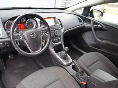 Opel Astra GTC thumbnail 9