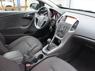 Opel Astra GTC thumbnail 10