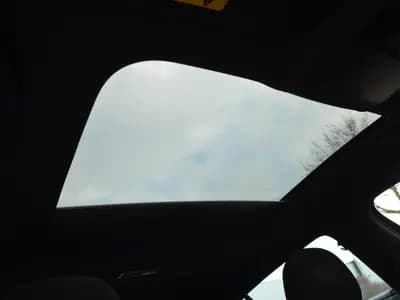 Volkswagen Golf thumbnail 2