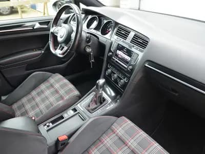 Volkswagen Golf thumbnail 11