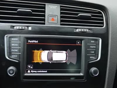 Volkswagen Golf thumbnail 23