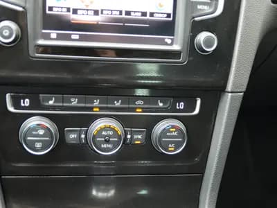 Volkswagen Golf thumbnail 24