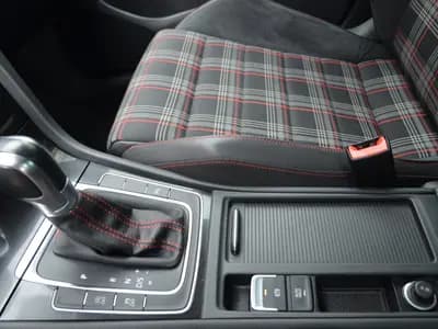 Volkswagen Golf thumbnail 4