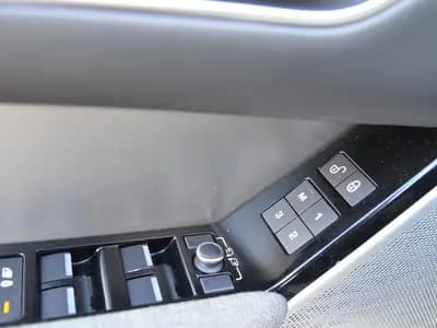 Land Rover Range Rover Velar thumbnail 30