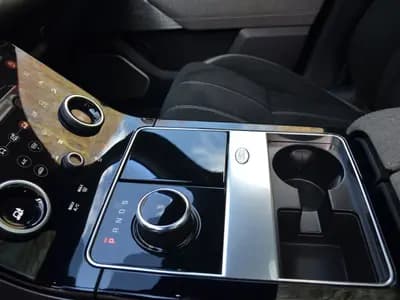 Land Rover Range Rover Velar thumbnail 4