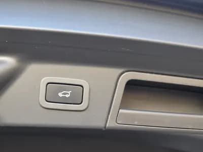 Land Rover Range Rover Velar thumbnail 35