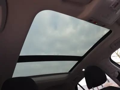 Volkswagen T-Roc thumbnail 2