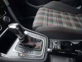 Volkswagen Golf thumbnail 24