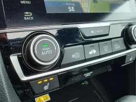 Honda Civic 1.5 i-VTEC EXECUTIVE AUTOMAAT thumbnail 17