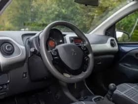 Peugeot 108 1.0 e- VTi Active 1e Eigenaar 25.600 + NAP NL- auto thumbnail 11