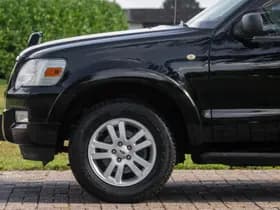 Ford Explorer thumbnail 7