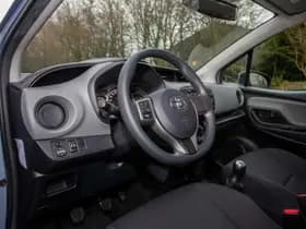 Toyota Yaris thumbnail 13