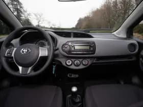 Toyota Yaris thumbnail 16