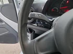 Volkswagen Up! thumbnail 8