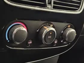 Renault Clio Estate 0.9 TCe Limited 1e Eig. 50.700 km +NAP NL- auto thumbnail 12