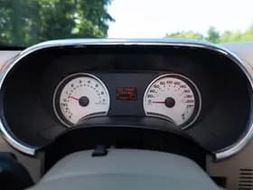 Ford Explorer thumbnail 24